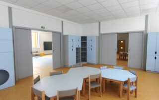 Vetos_MS_Cervene_Pecky_interierove_dvere_modra_zluta_seda (14)