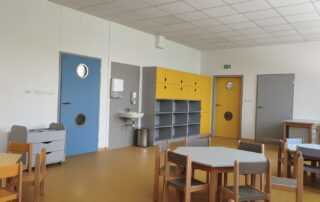 Vetos_MS_Cervene_Pecky_interierove_dvere_modra_zluta_seda (5)