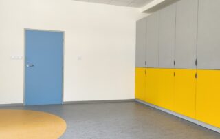 Vetos_MS_Cervene_Pecky_interierove_dvere_modra_zluta_seda (8)