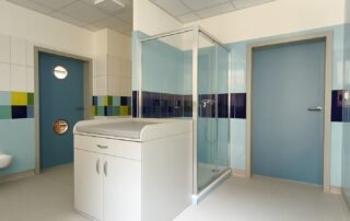 Vetos_MS_Cervene_Pecky_interierove_dvere_modra_zluta_seda (9)